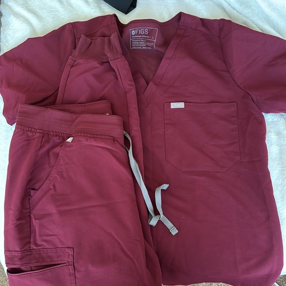 Size large figs maroon set🍁 - Picture 1 of 1